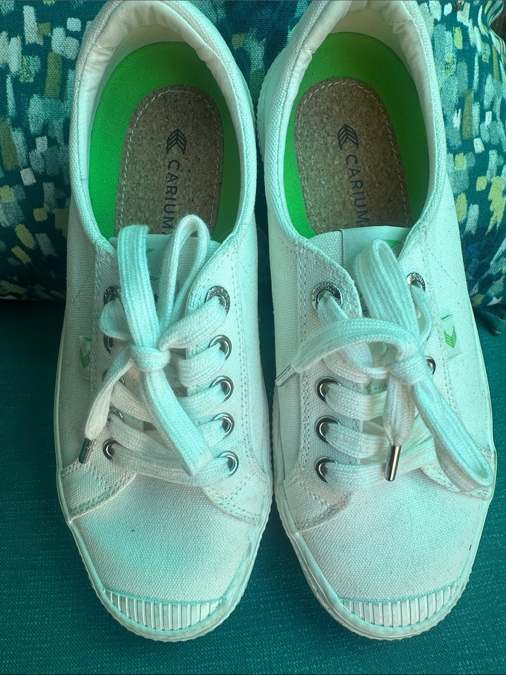 Cariuma White Canvas Sneakers with Green Insole